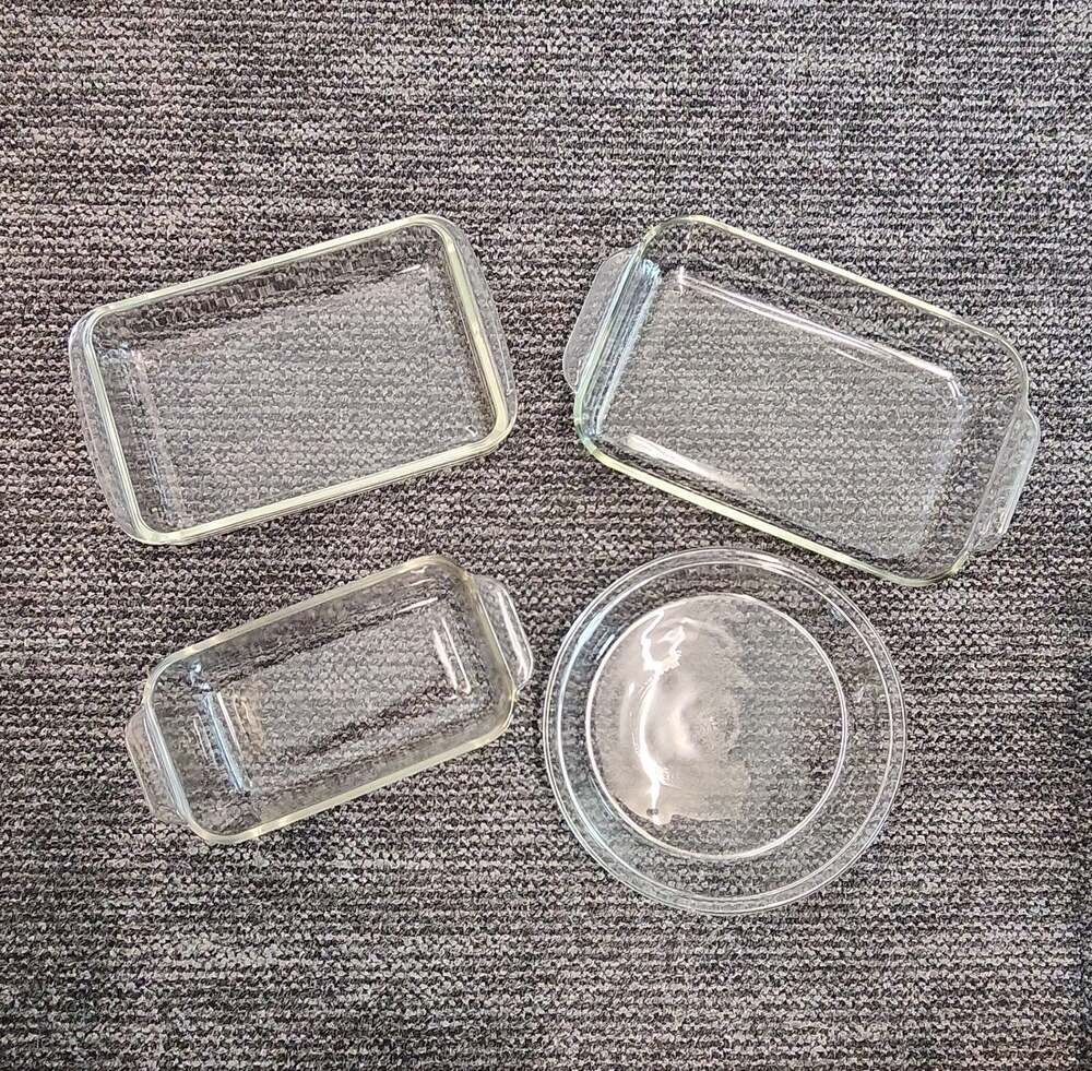Pyrex 4-Piece Clear Glass Bakeware Set